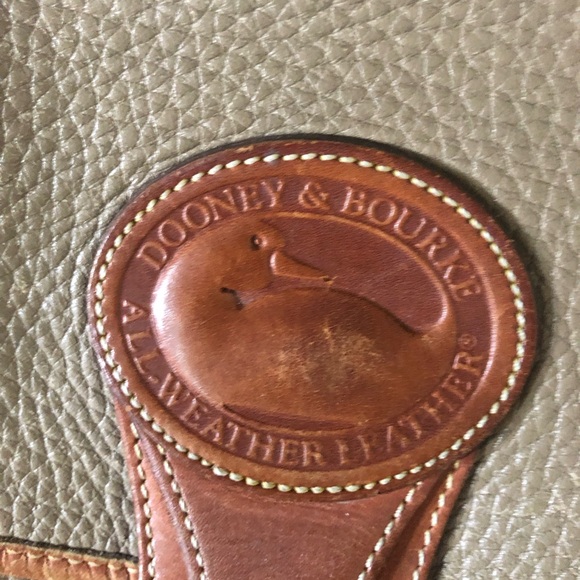 ✨BEAUTIFUL✨ Dooney and Bourke crossbody - Picture 2 of 10